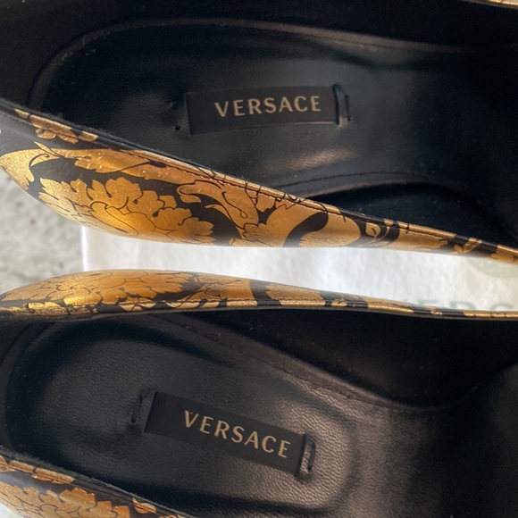 NWT Versace Barocco Print Leather Medusa Pointed Pumps - Picture 9 of 10